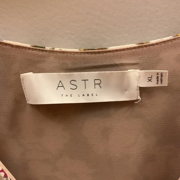ASTR the Label NWOT Beautiful Floral Mini Dress XL - Picture 4 of 12